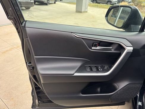 Used 2025 Toyota RAV4 XLE image 20