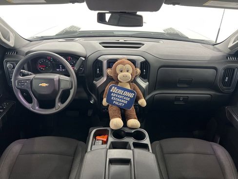 Used 2024 Chevrolet Silverado 2500 Custom w/ Custom Value Package image 18