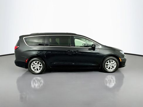 Used 2022 Chrysler Pacifica Touring-L FWD image 8