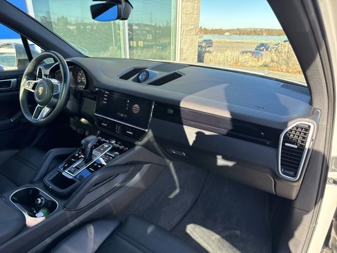 Used 2022 Porsche Cayenne Base image 12