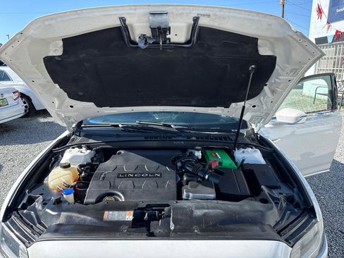 Used 2017 Lincoln Continental Select image 24