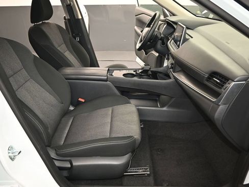 Used 2025 Nissan Rogue SV FWD image 26