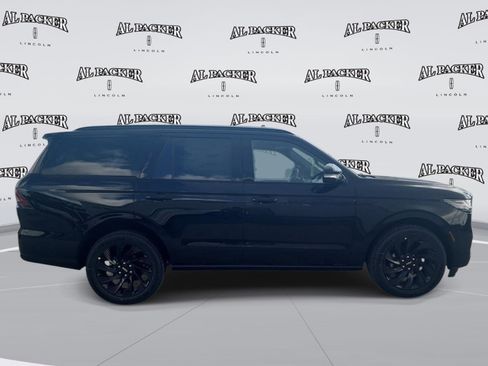New 2026 Lincoln Navigator Reserve w/ Jet Appearance Package AWD/4WD image 6