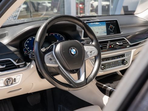 Used 2020 BMW 750i xDrive w/ Autobahn Package AWD/4WD image 11