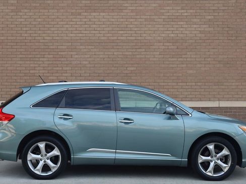 Used 2011 Toyota Venza AWD w/ Convenience Pkg image 2