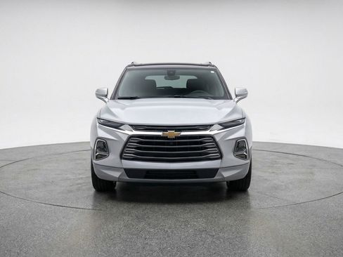 Used 2025 Chevrolet Blazer LT image 2