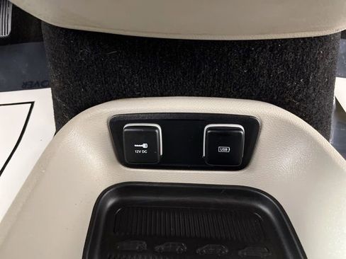 Used 2019 Chrysler Pacifica Touring-L FWD image 28