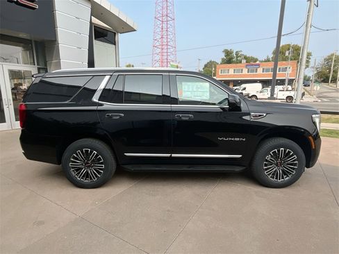 New 2025 GMC Yukon Elevation image 7