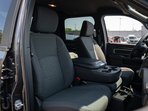 New 2026 RAM 2500 Big Horn AWD/4WD image 22