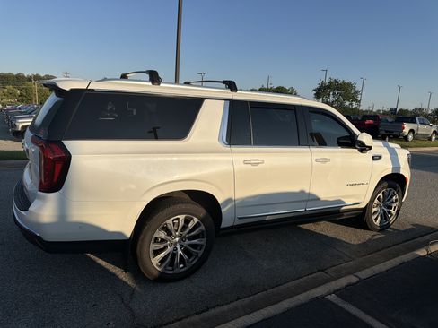 Used 2024 GMC Yukon XL Denali w/ Advanced Technology Package AWD/4WD image 11