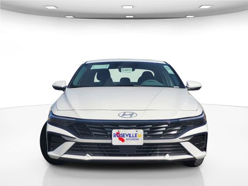 New 2025 Hyundai Elantra SEL image 2
