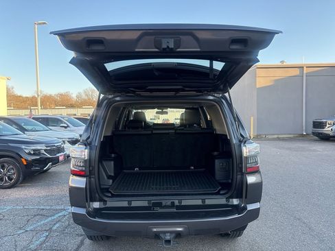 Used 2018 Toyota 4Runner SR5 Premium image 25