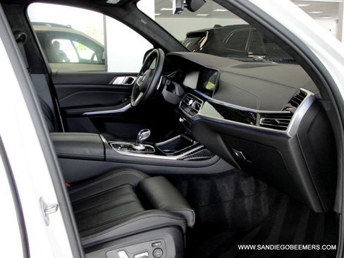 Used 2022 BMW X7 xDrive40i w/ M Sport Package AWD/4WD image 33