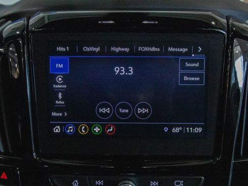 Used 2023 Chevrolet Traverse LT image 8