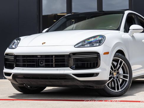 Certified 2020 Porsche Cayenne Turbo AWD/4WD image 7