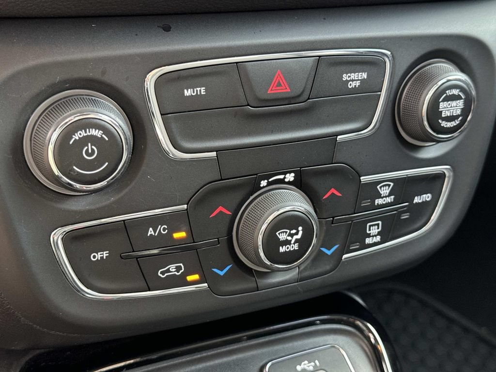 Used 2020 Jeep Compass Latitude AWD/4WD image 34