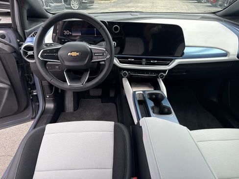 Used 2025 Chevrolet Equinox EV LT image 17