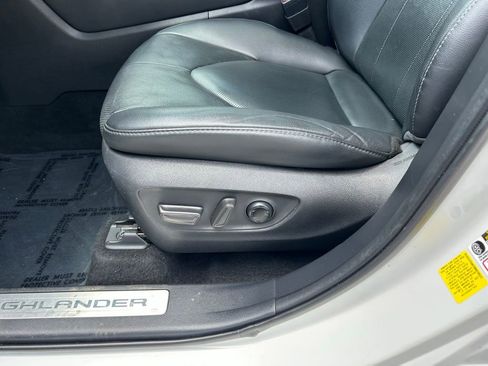 Used 2021 Toyota Highlander Limited AWD/4WD image 17