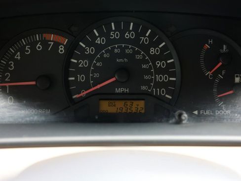 Used 2005 Toyota Corolla S image 37