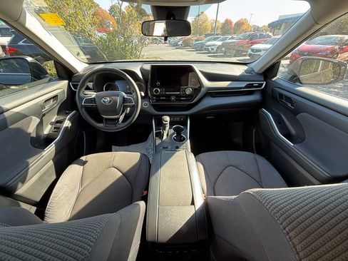 Used 2023 Toyota Highlander L image 9