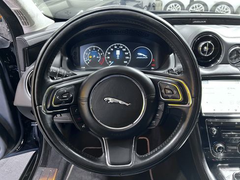 Used 2018 Jaguar XJ L Supercharged image 10