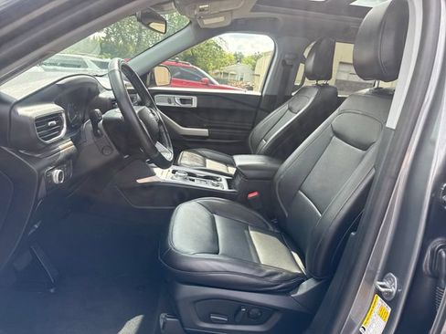 Used 2022 Ford Explorer Limited w/ Equipment Group 301A AWD/4WD image 9