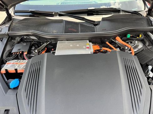 Used 2021 Audi e-tron Premium Plus w/ Premium Plus Package image 30