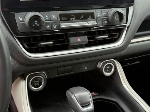 Used 2024 Toyota Grand Highlander AWD image 23