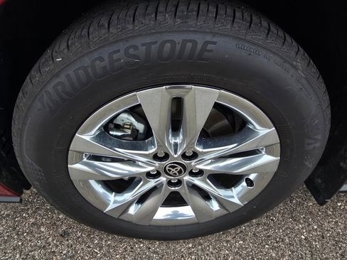 Used 2026 Toyota Sienna Limited image 9