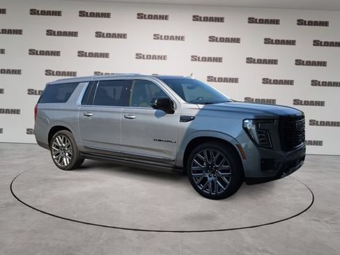 Used 2025 GMC Yukon XL Denali Ultimate w/ LPO, Illumination Package AWD/4WD image 7