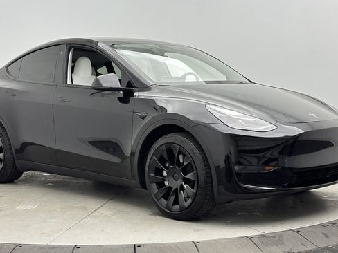Used 2023 Tesla Model Y Long Range image 3