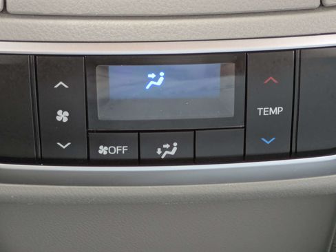 Used 2019 Toyota Highlander LE AWD/4WD image 21