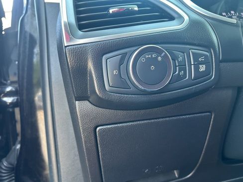 Used 2020 Ford Edge Titanium AWD/4WD image 18