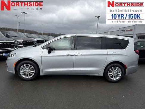 New 2026 Chrysler Pacifica Select image 11