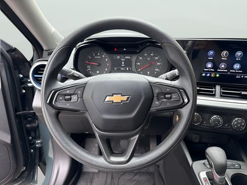 Used 2025 Chevrolet Trax LS w/ LS Convenience Package FWD image 22