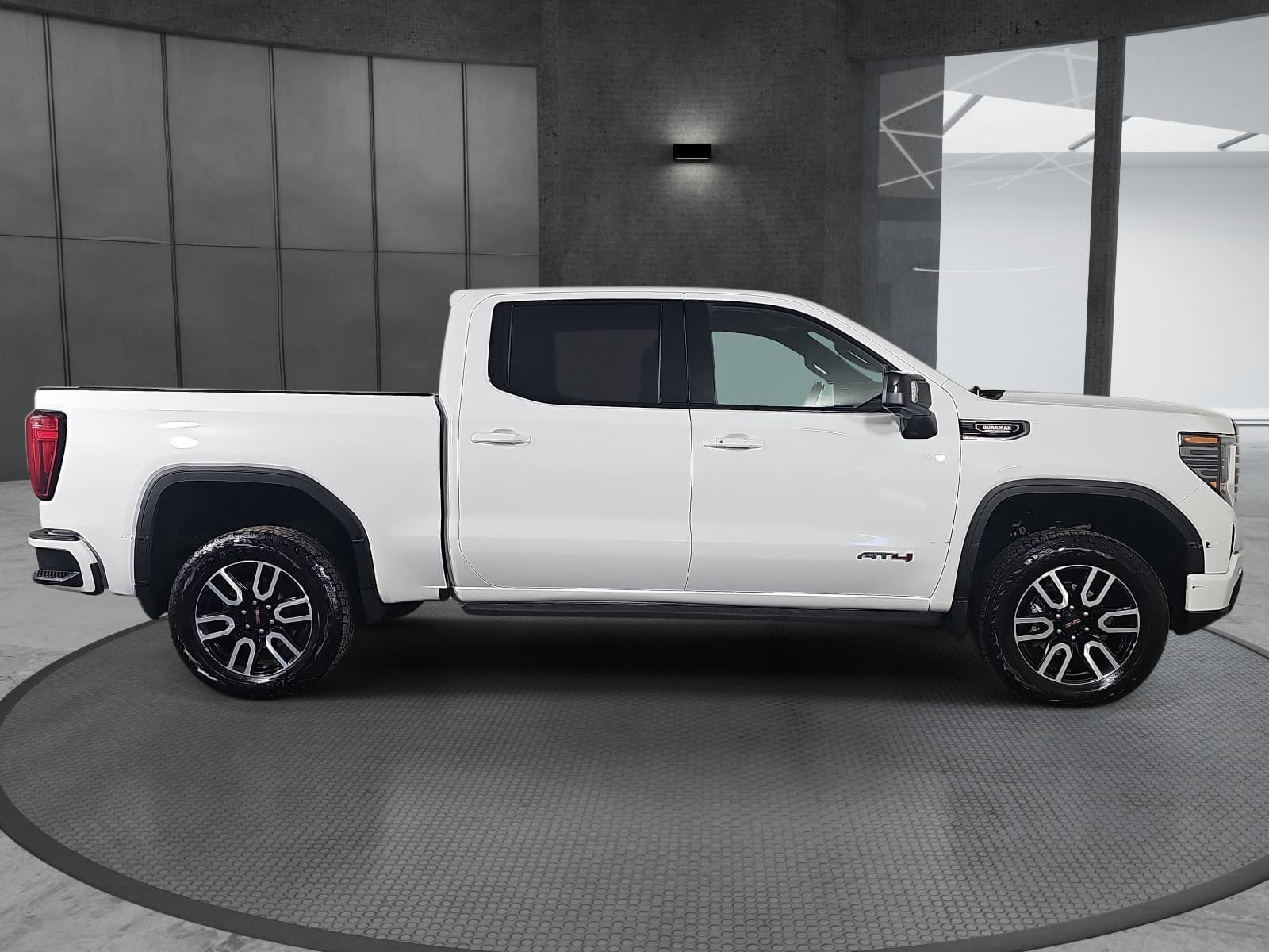 Used 2025 GMC Sierra 1500 AT4 w/ AT4 Premium Package AWD/4WD image 4