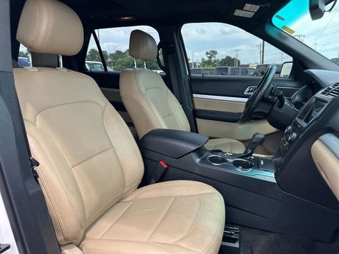 Used 2017 Ford Explorer XLT w/ Equipment Group 202A FWD image 23