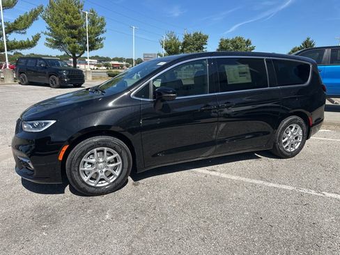 New 2026 Chrysler Pacifica Select image 15