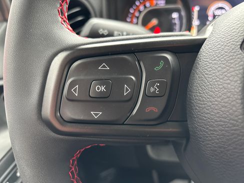 Used 2024 Jeep Gladiator Rubicon w/ Technology Group AWD/4WD image 19