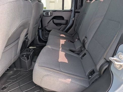 Used 2025 Jeep Gladiator Sport AWD/4WD image 26