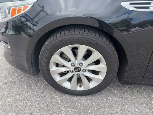 Used 2018 Kia Optima LX w/ 17" Alloy Wheels Package FWD image 11