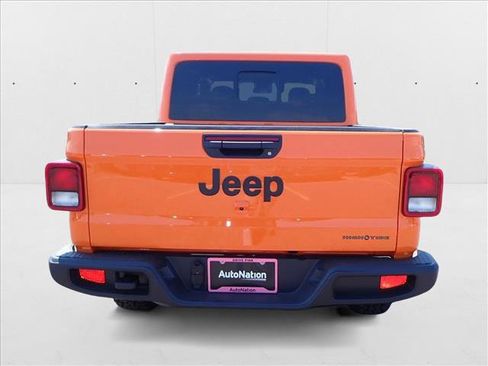 New 2025 Jeep Gladiator Sport image 3