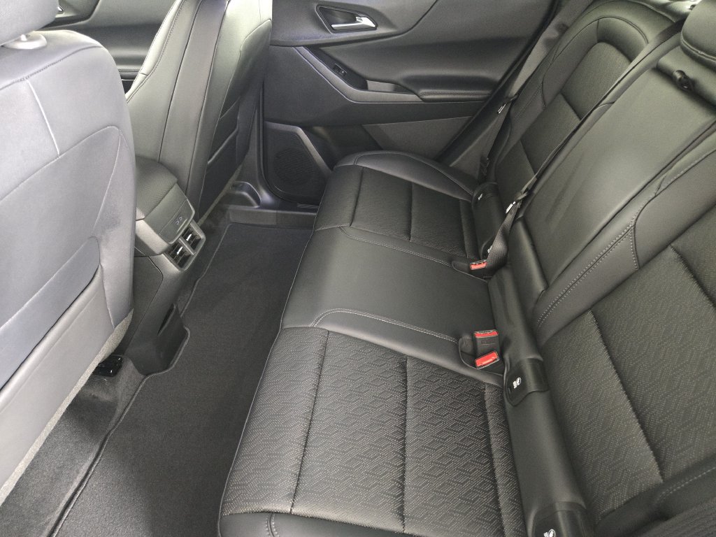 New 2026 Chevrolet Equinox LT w/ Convenience Package II FWD image 34