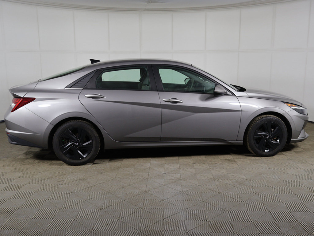 Used 2022 Hyundai Elantra Blue FWD image 14