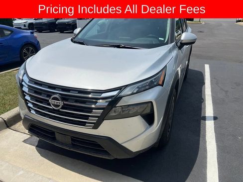 Used 2025 Nissan Rogue SV AWD/4WD image 1