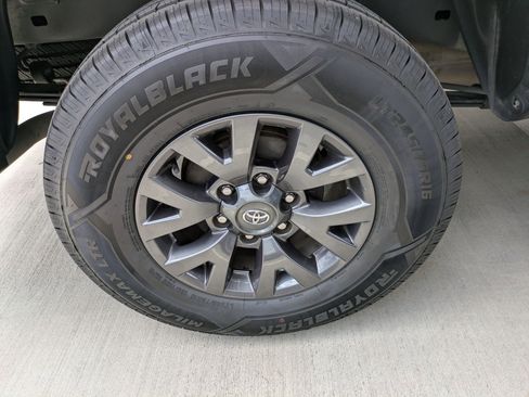 Used 2021 Toyota Tacoma SR5 RWD image 4