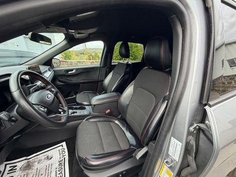 Used 2024 Ford Escape ST-Line w/ Cold Weather Package FWD image 9