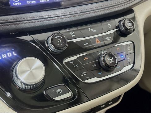 Used 2020 Chrysler Pacifica Limited w/ Tire & Wheel Group image 27