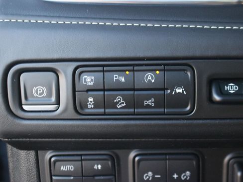 Used 2023 GMC Yukon XL Denali Ultimate image 31