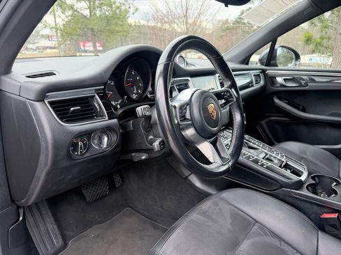 Used 2018 Porsche Macan Sport Edition image 21